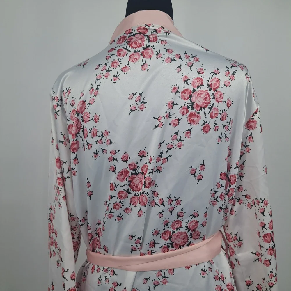 Morgan Lane x FabFitFun Floral Satin Robe White Pink Loungewear Coquette Boho